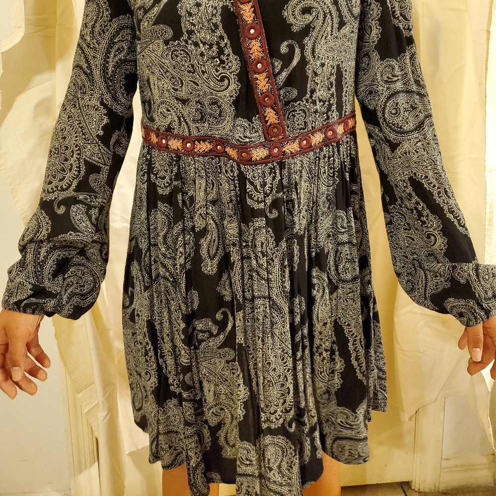 Dress - Picture 2 of 4